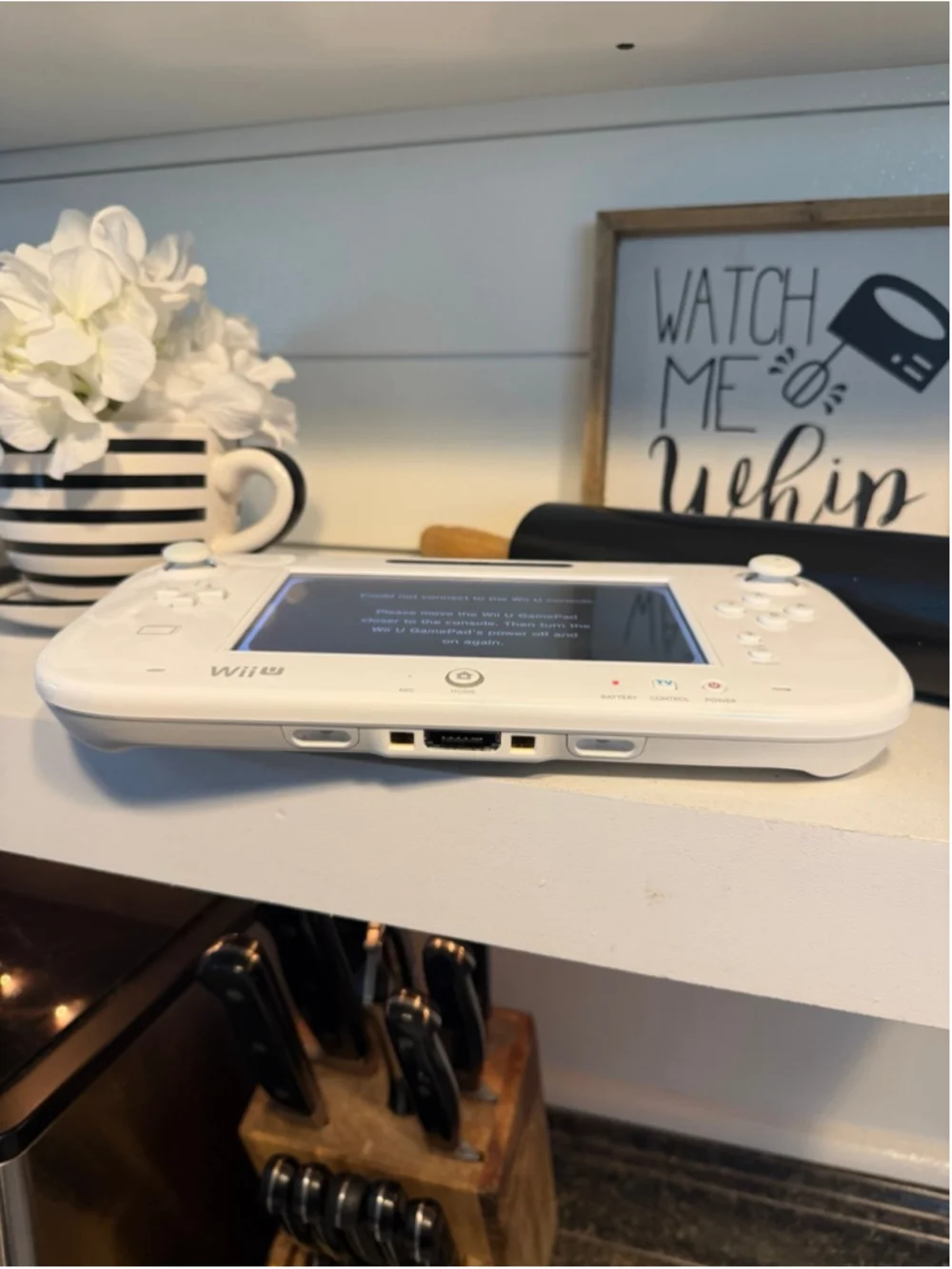 Like New Nintendo White Wii U Basic Set 8GB Console with Gamepad